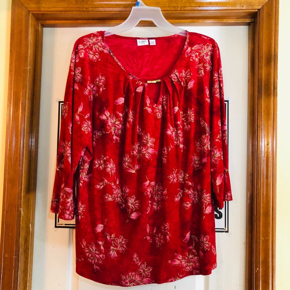 Burgundy Floral print keyhole top Size 22-24